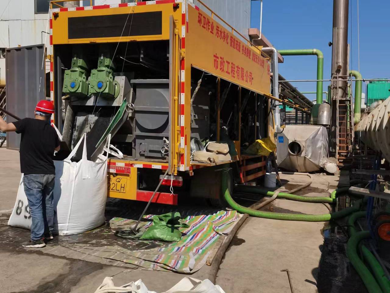 城区淤泥压干处理